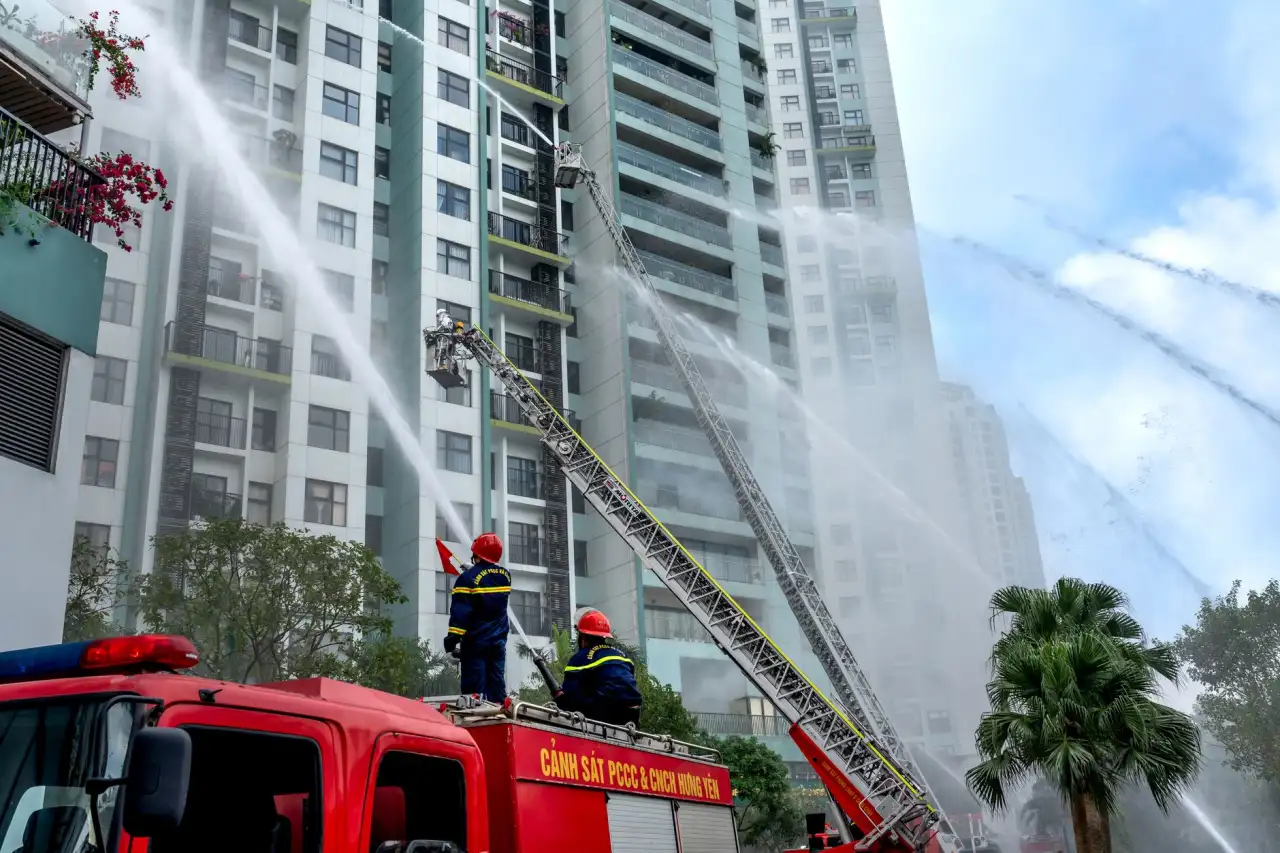 郑州办公家具采购指南：企业如何根据空间面积选配桌椅与文件柜