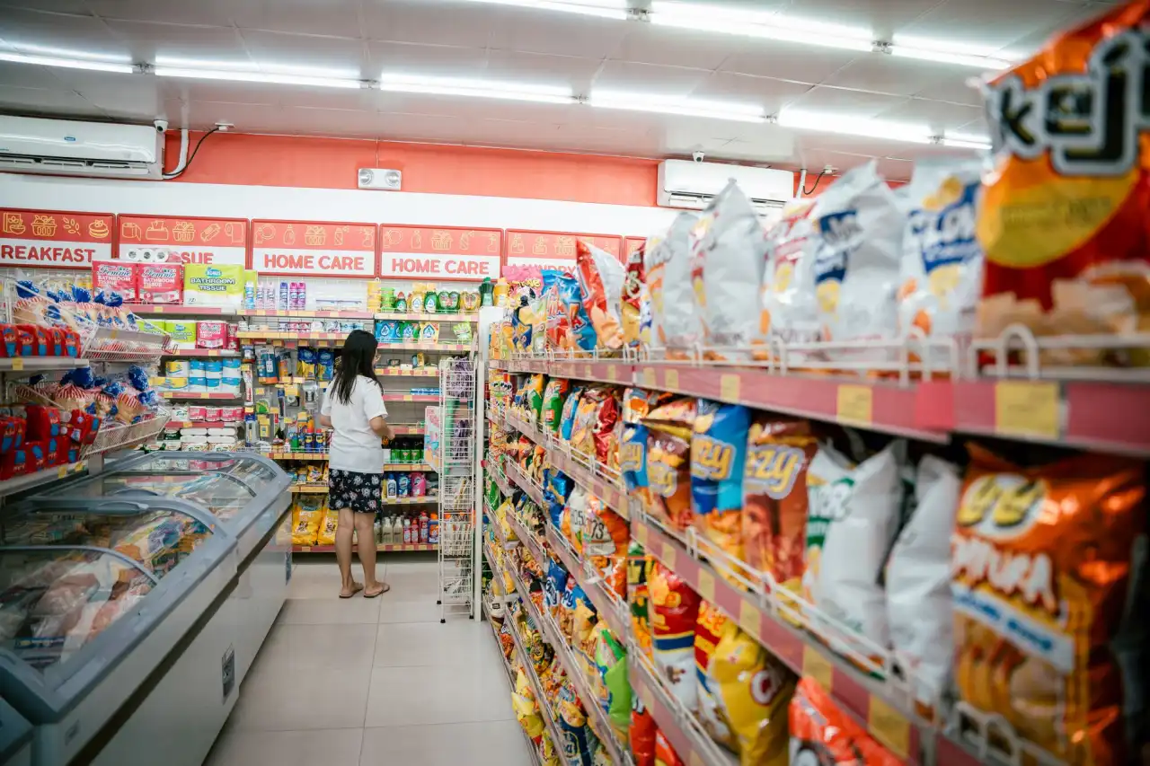 郑州志和办公家具产品中心：办公桌椅与文件柜型号参数对比分析