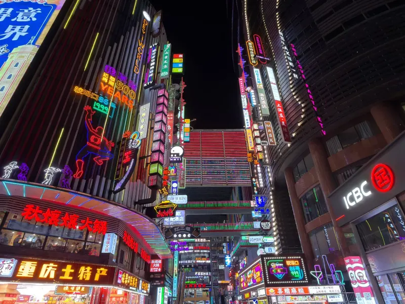 郑州办公家具采购指南：志和商行钢制文件柜与实木办公桌选型要点