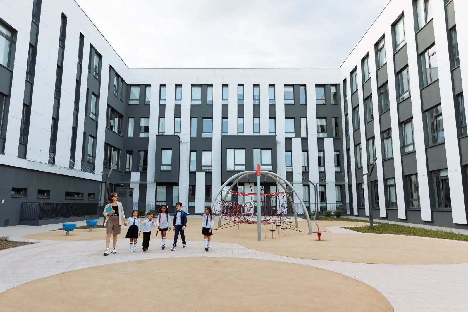现代办公空间设计中人体工学椅的技术选型要点