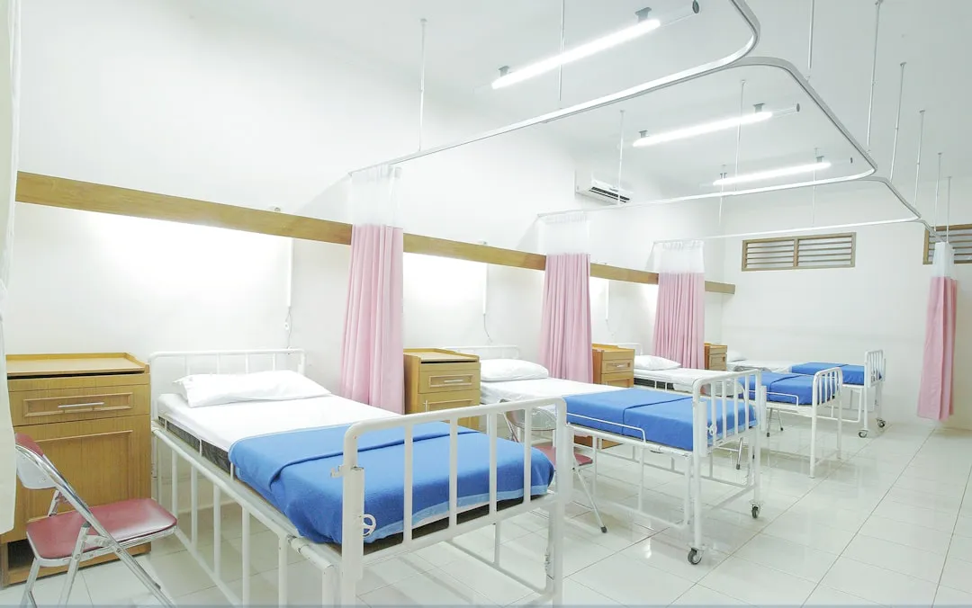 郑州志和办公家具：三款主流钢制文件柜承重与防火性能实测对比
